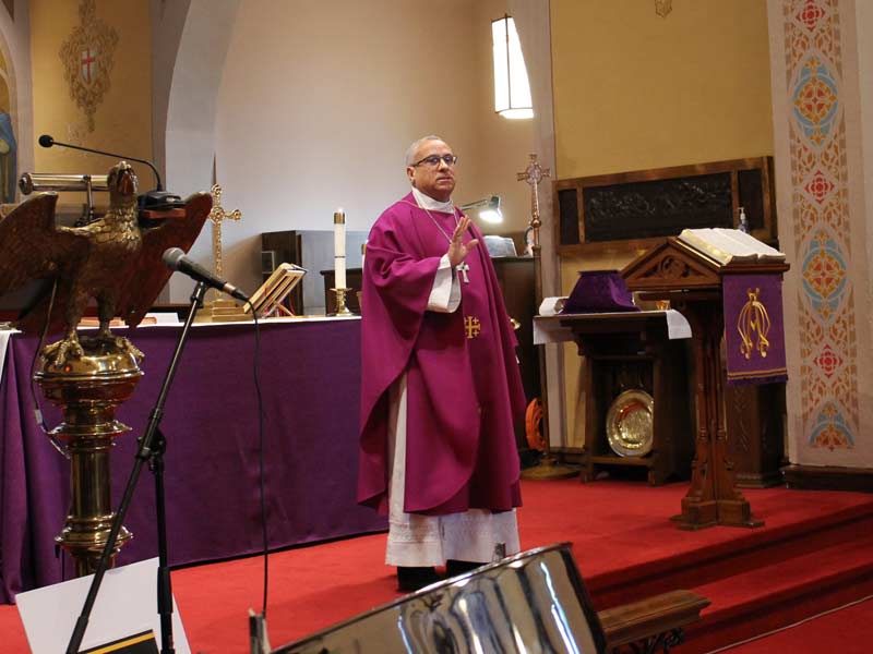 Bishop Fenty addressing the congregation.